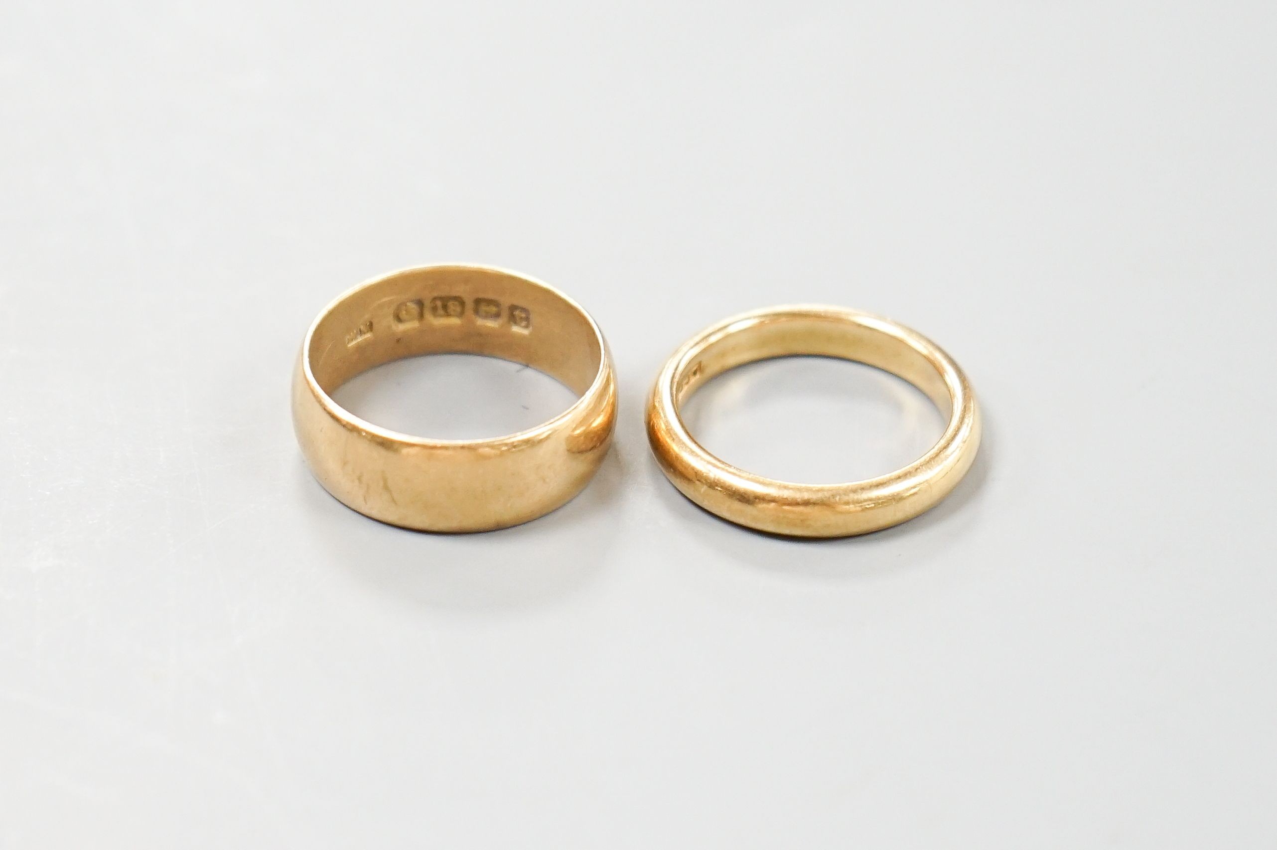 Two 18ct gold wedding bands